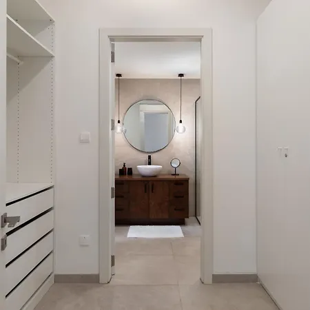 Modern 1br Spacious With Terrace - Close To St Thomas Bay