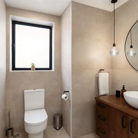 Modern 1br Spacious With Terrace - Close To St Thomas Bay