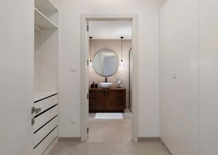 Modern 1br Spacious With Terrace - Close To St Thomas Bay