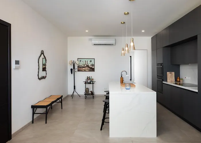 Modern 1br Spacious With Terrace - Close To St Thomas Bay *